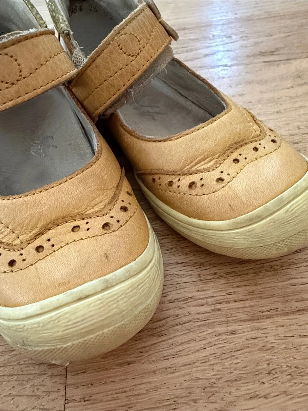 FRODDO Yellow Mary Jane Shoes with Strap little girls Size EUR 26